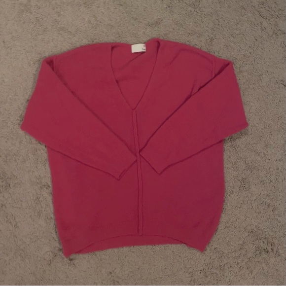 Aritzia wilfred free knit v-neck sweater in hot pink cherry plum color - Picture 1 of 4